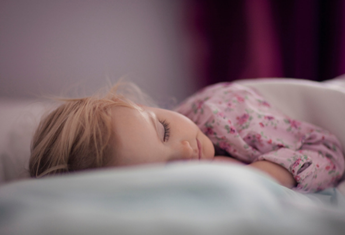 5 tips to get your toddler to sleep-in