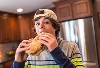 Is your teenager constantly hungry? Expert tips for taming your teen’s insatiable appetite 
